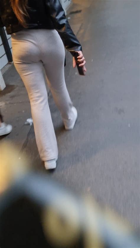 Another juicy phat booty on the street - Tight Jeans - Forum