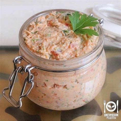 Нежный паштет из тунца, помидоров и зелени