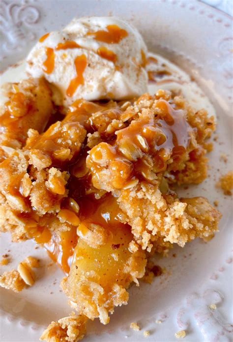 Easy Caramel Apple Crisp Recipe | Norine's Nest