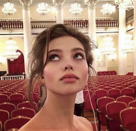 Model Aesthetic, Old Money Aesthetic, Paris Girl Aesthetic, Red ...