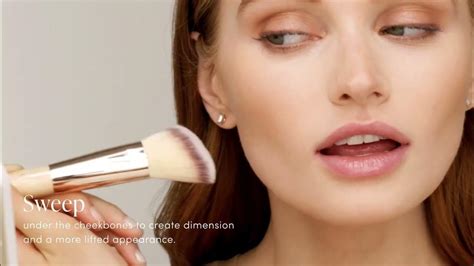 jane iredale - PureBronze Matte Bronzer Anwendung - YouTube