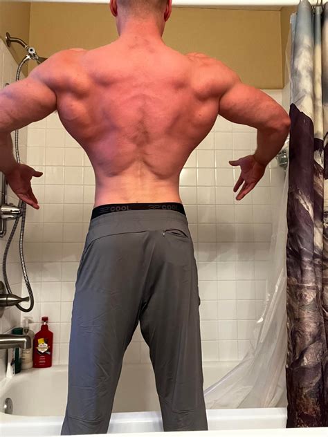 2 weeks out and flat : r/bodybuilding