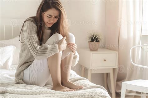 AI generated Knee joint pain in beautiful woman. Concept of