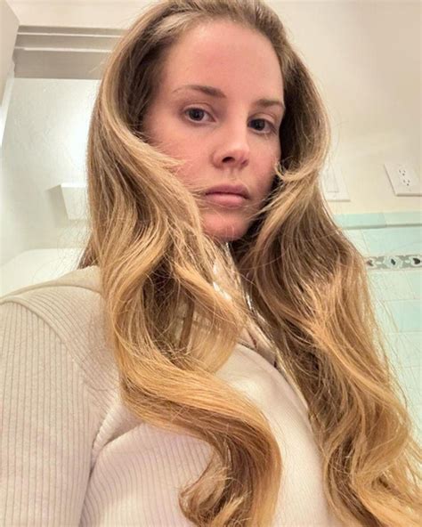 Лана Дель Рей теперь блондинка | MARIECLAIRE.KZ