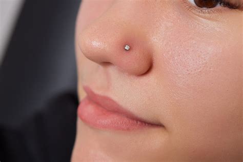 Tutto quello che c'è da sapere sul NOSTRIL PIERCING