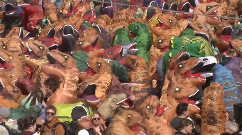 Too Many Dinosaurs Cause Guinness World Record Attempt Fail
