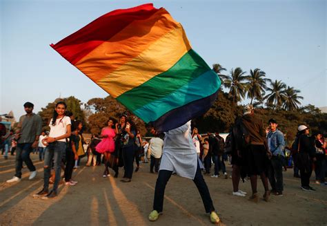 An article on attack on non binary people in kolkata। Robbar