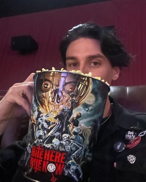 𝕽𝖆𝖓𝖉𝖞 𝕸𝖔𝖔𝖗𝖊 (@bones_shredder) • Instagram photos and videos