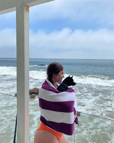 Голая Эмма Кинни