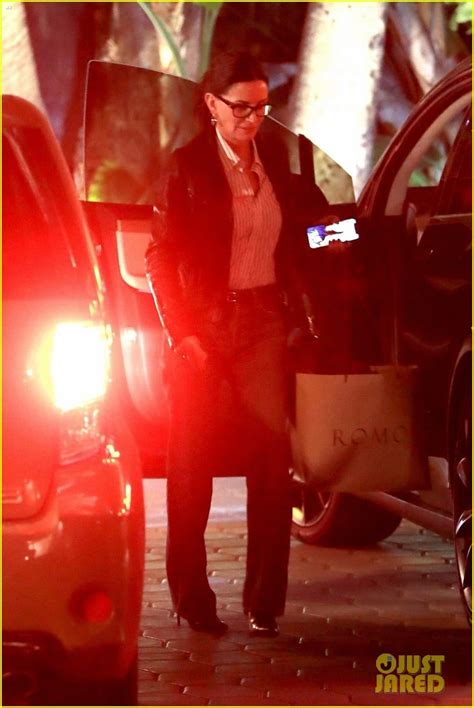 Jennifer Aniston Arrives for 51st Birthday Party with BFF Courteney Cox ...