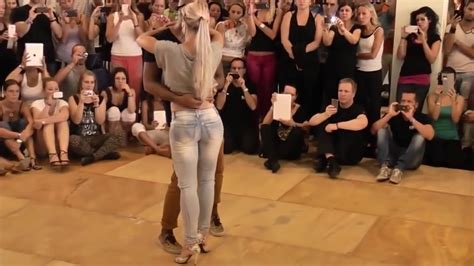 Dança SEXY com Albir e Sara Lopez (Kizomba dance) - YouTube