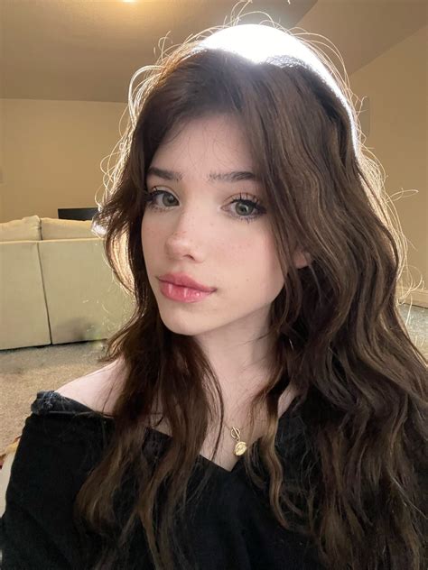 emmyuh : r/PrettyGirls