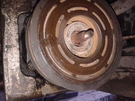 заменил подшипник муфты насоса кондецеонера — Peugeot 307, 1,6 л, 2002 ...