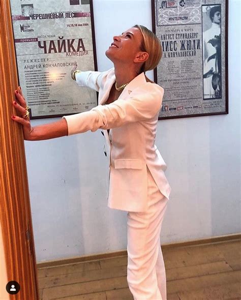 "Какая красавица!": Юлия Высоцкая показала фото в домашнем халате и ...