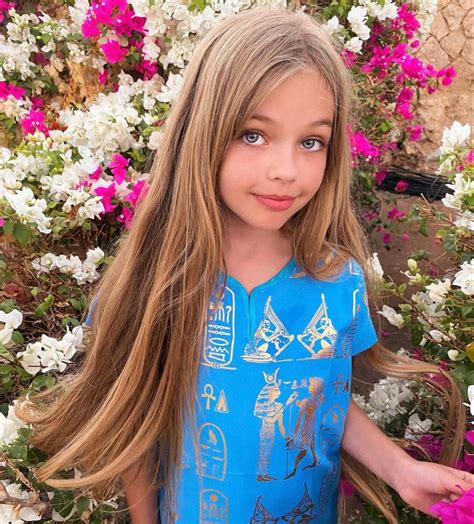 Pin by OHSportsGirl on I Like Your HAIR (eyes too) | Long hair girl ...