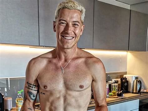 taz skylar conoce al actor de sanji en el  action de  piece