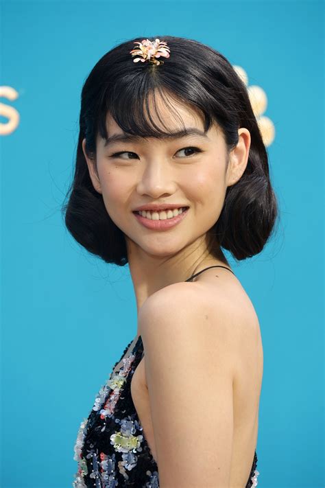 HoYeon Jung’s Old Hollywood Bob at the Emmys Deserves an Award of Its ...