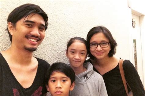 Foto Istri Dan Anak Duta Sheila On 7 - Renunganku