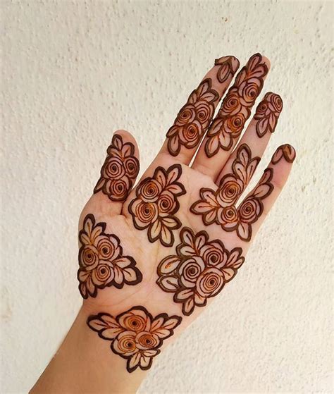 simple floral mehndi designs  adorn  hands  rakshabandhan