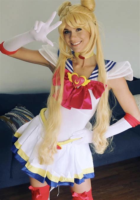 Lea doing Sailor Moon Cosplay : r/legendarylea