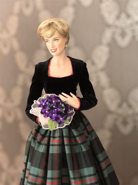 Lady Diana Princess of Galles Porcelain Portrait doll The Franklin Mint
