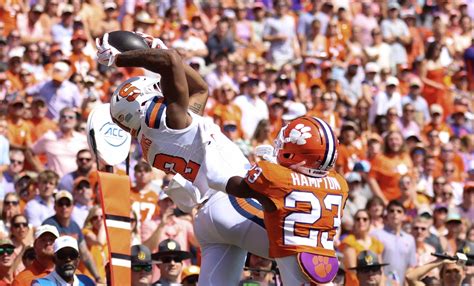 Syracuse football pulls off stunning upset of Clemson despite losing QB