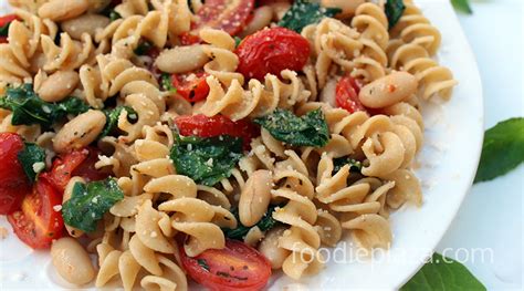 Паста из цельнозерновой муки с фасолью, помидорами и шпинатом - Foodie ...