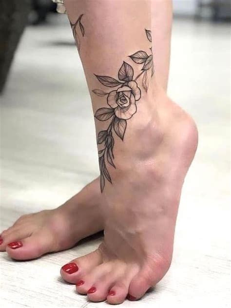 Tatuagens Femininas No Pé E Tornozelo - A Arte Delicada das Tatuagens Florais Femininas no Tornozelo - Página 3 ...