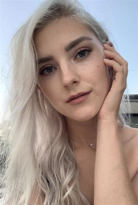 Půvabná Eva Elfie je momentálně nejoblíbenější herečka filmů pro ...