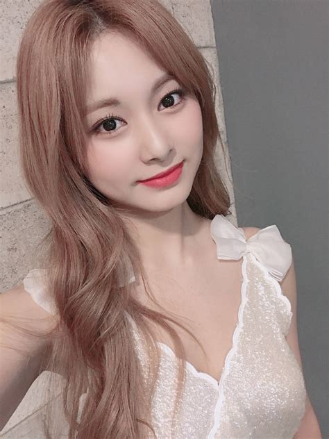 Tzuyu - TWICE : r/kpopfap