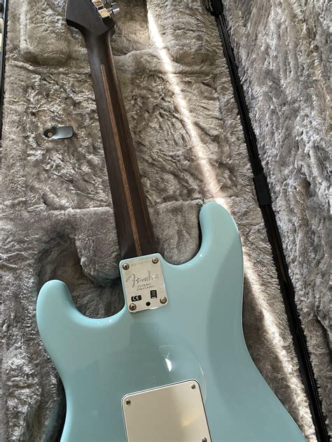 Not enough back shots out there : r/guitarporn