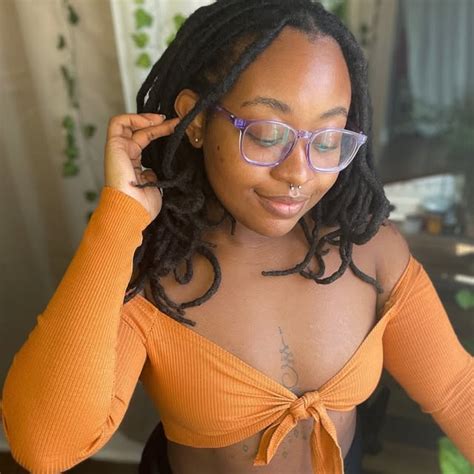 Maluna Li ☾ (@maluna.li) • Threads, Say more