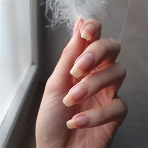 Unghie Lunghe Naturali on Instagram: "Le eleganti mani e le unghie ...