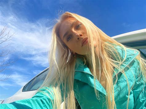 Amber Skye - Foot Adoration, Foot Fetish Directory and Foot Fetish