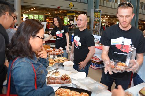 Volunteers flock to mary place seattle to help the local community 3