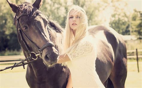 Women With Animals Wallpapers - Wallpaper Cave