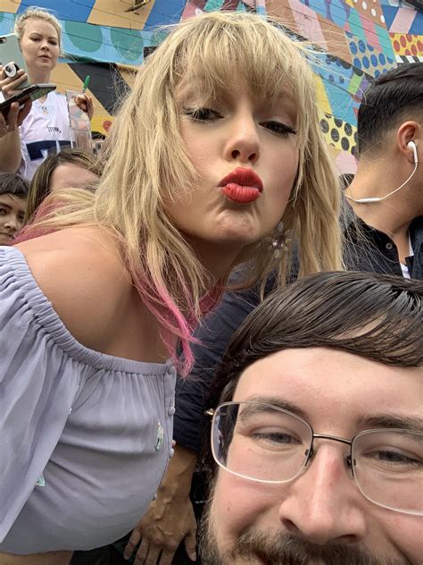 I GOT A SELFIE WITH HER! : TaylorSwift