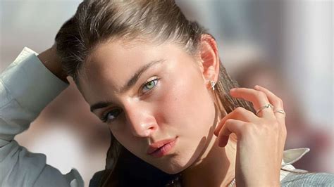 Avete capito chi è questa bellissima ragazza? I genitori sono famosi in ...