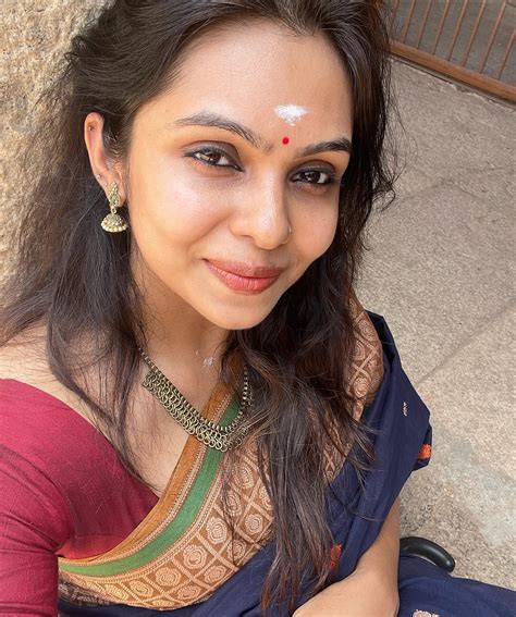 നാഗവല്ലിയുടെ നാട്ടില്‍ ടോവിനോയുടെ നായിക; ചിത്രങ്ങള്‍ പങ്കുവെച്ച് നടി