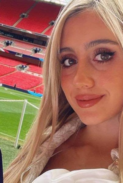 Morena Beltrán fue censurada y no podrá posar con la camiseta de la ...