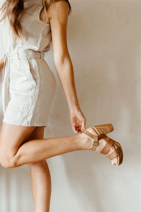 build  neutral capsule wardrobe  cool  boring