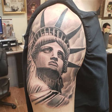 Pin di Julio cesar Mateo blanco su next tatt | Statua della libertà ...