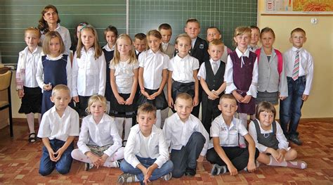 OSTROWITE: Przedstawiamy pierwszoklasistów - ostrowite.info Kurier Słupecki