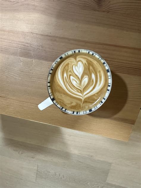 Squiggly diddly : r/latteart