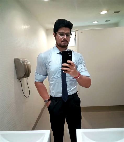 Desi Bong Munda Here to Serve You Ladies, Indian Male escort in Kolkata