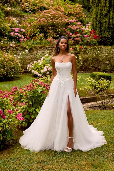 Wedding Dresses Ontario - Runway Bridal