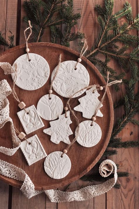 Елочные игрушки из гипса | Clay christmas decorations, Diy christmas ...