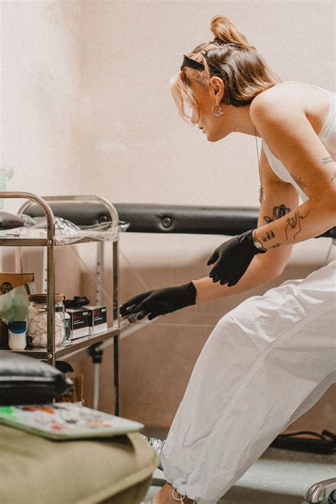 TIRADE WORLD: CREATIVE CONVERSATION WITH TATTOO ARTIST: JESSICA