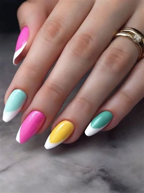 35 Cute Coffin Christmas Acrylic Nail Designs to Try in 2024 | Sarah Scoop