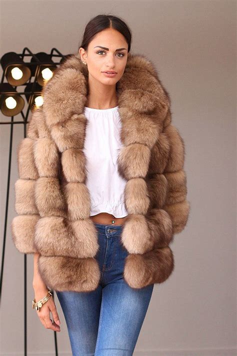 Шубы из лисы в Италии | Fur clothing, Fur fashion, Stylish winter outfits